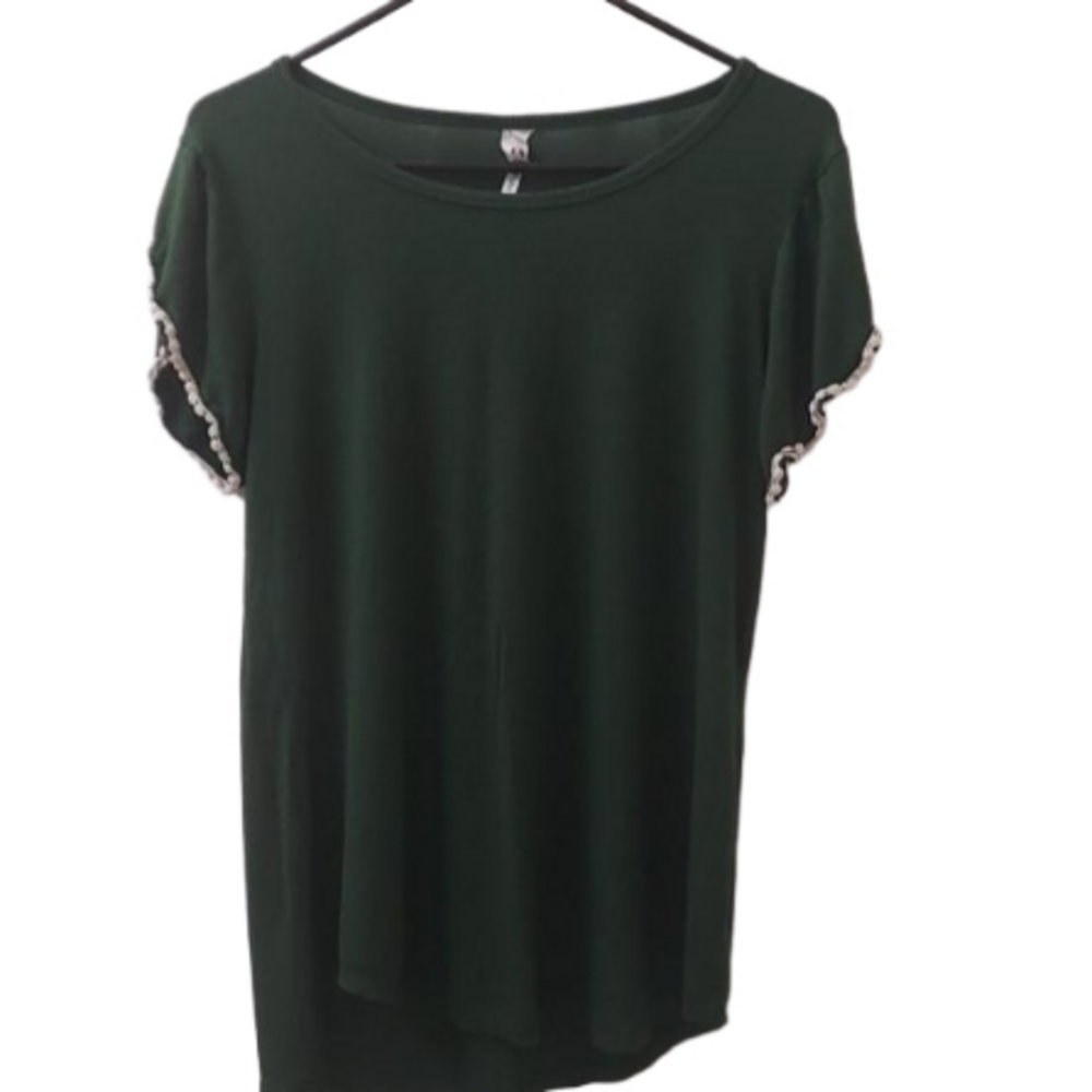 42pops, Green shirt with white fringe